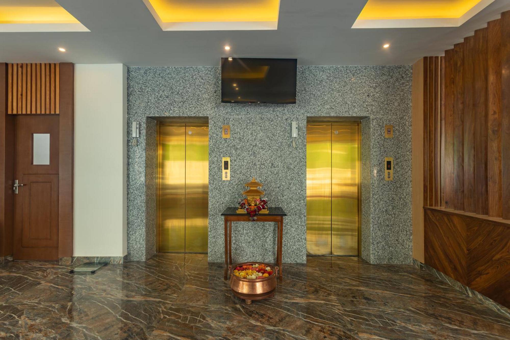 Hotel Crystal Pashupati กาฐมาณฑุ ภายนอก รูปภาพ