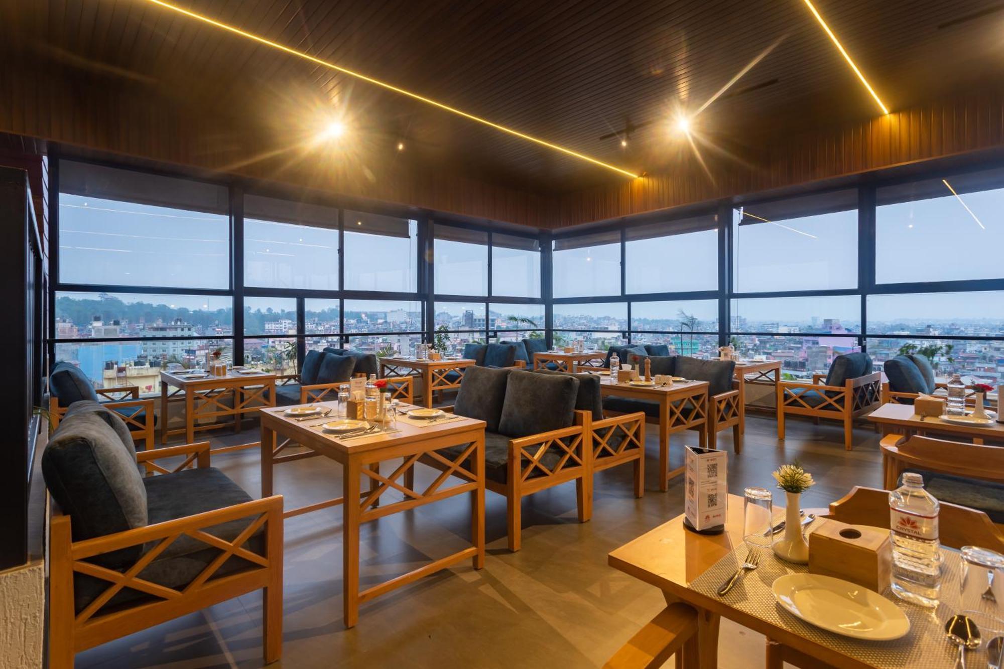 Hotel Crystal Pashupati กาฐมาณฑุ ภายนอก รูปภาพ