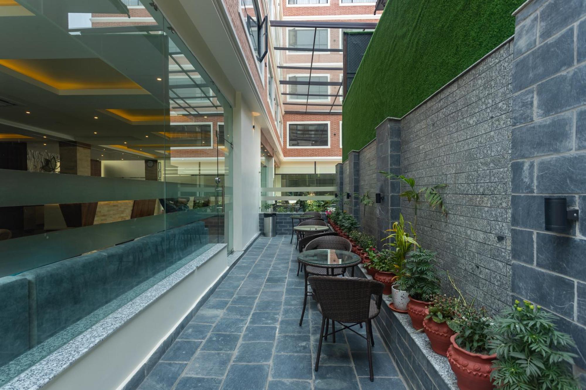 Hotel Crystal Pashupati กาฐมาณฑุ ภายนอก รูปภาพ