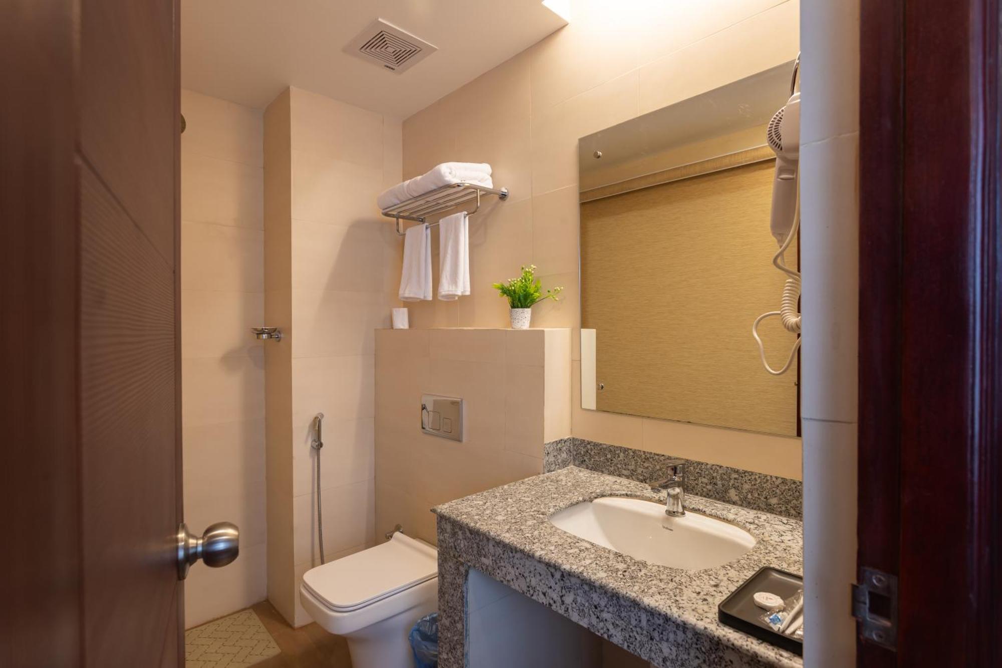 Hotel Crystal Pashupati กาฐมาณฑุ ภายนอก รูปภาพ