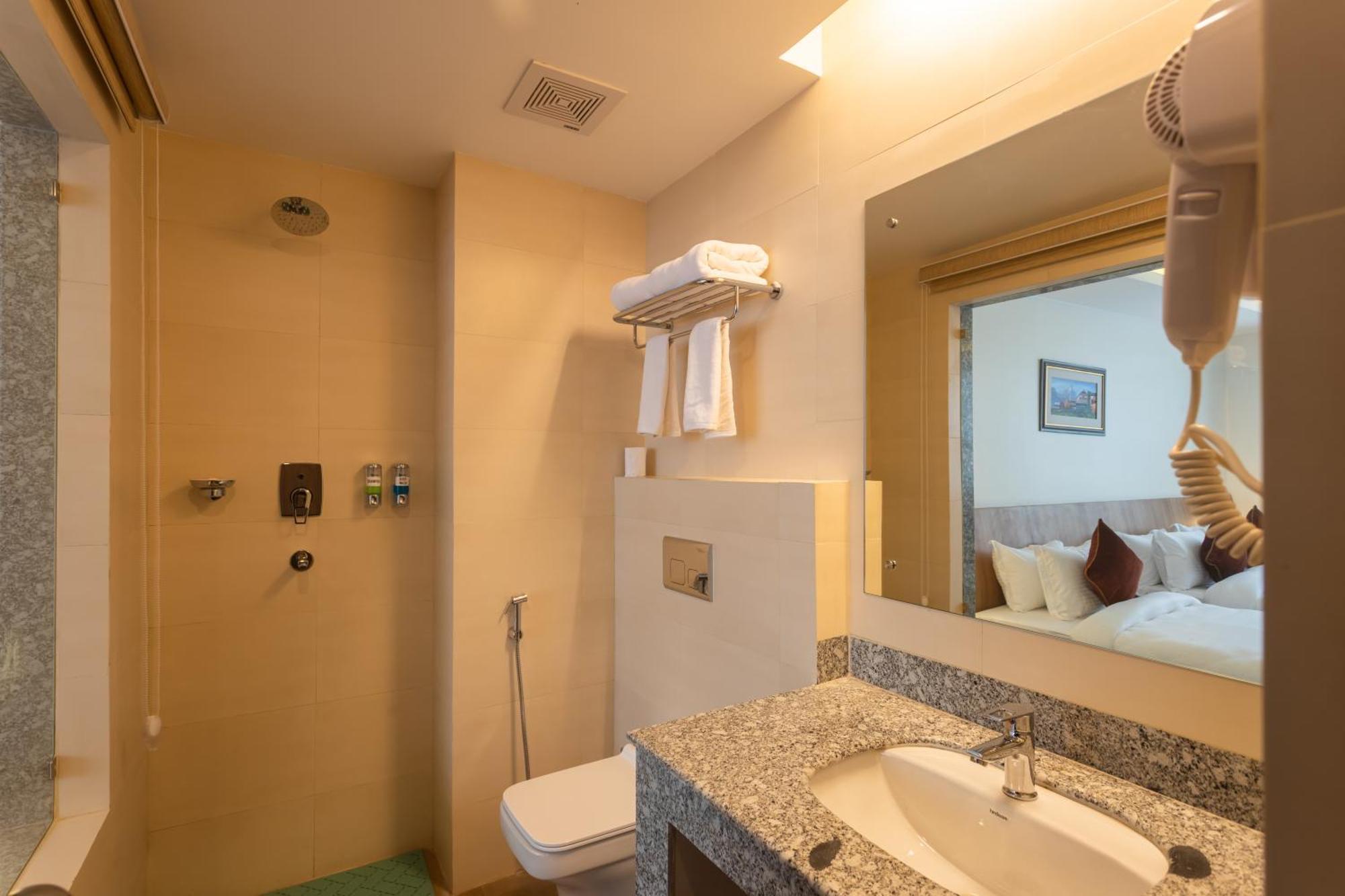 Hotel Crystal Pashupati กาฐมาณฑุ ภายนอก รูปภาพ