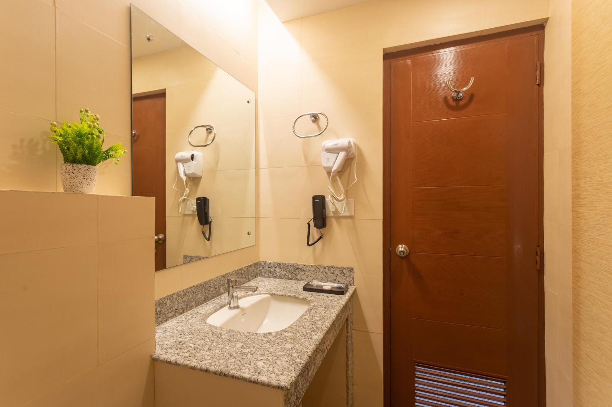 Hotel Crystal Pashupati กาฐมาณฑุ ภายนอก รูปภาพ